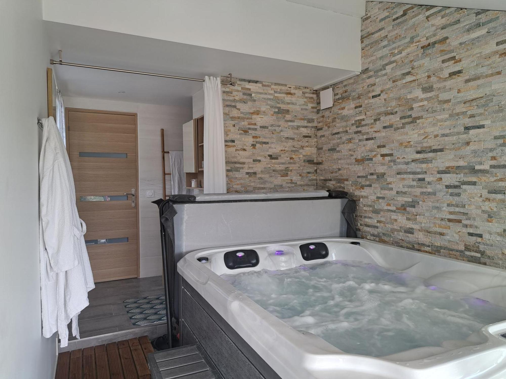 Adorelys Sejour Bien Etre - Spa Et Massage Saint-Cassien  Zewnętrze zdjęcie